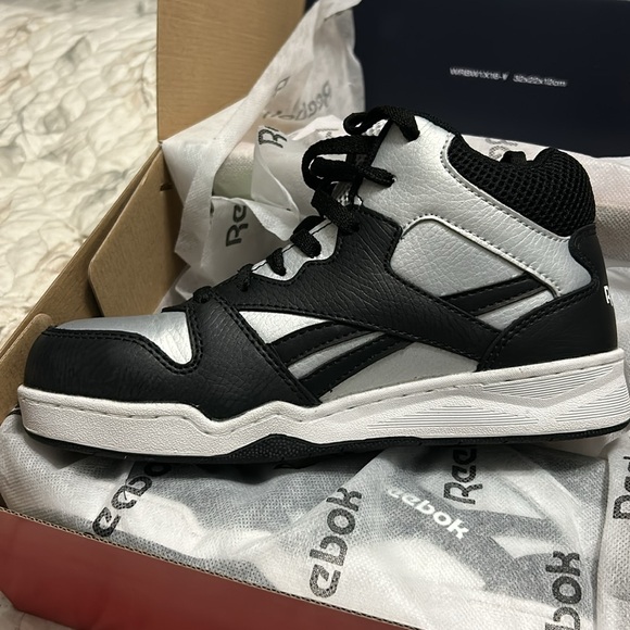 Reebok Women’s high top work shoe- composite toe- size 7W - Picture 4 of 7